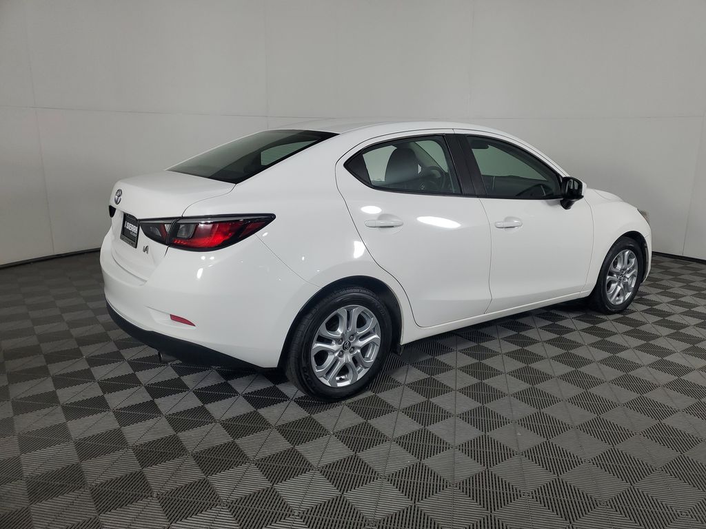 2017 Toyota Yaris iA Base photo 4