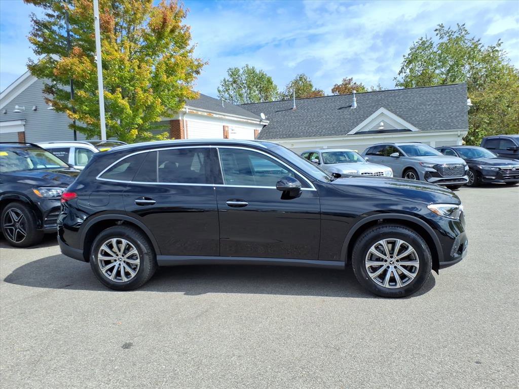 2026 Mercedes Benz GLC 300 4MATIC photo 2