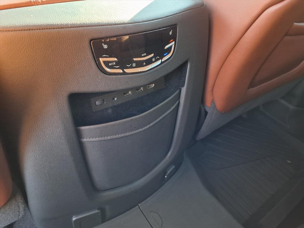 2020 Cadillac Escalade ESV Luxury photo 4