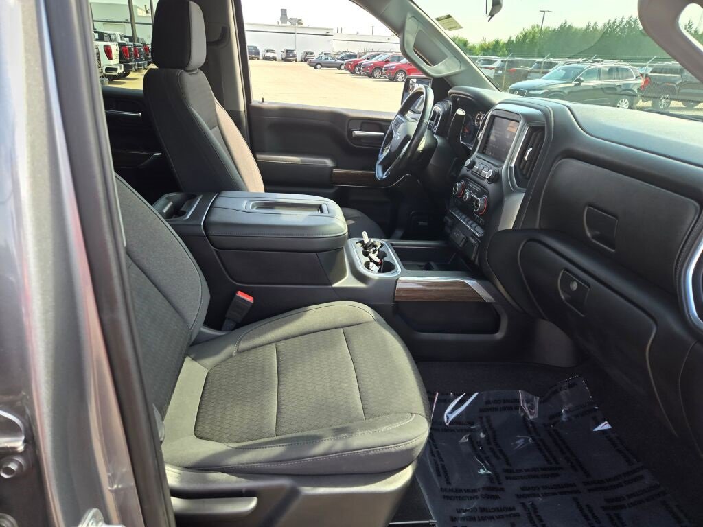 2020 Chevrolet Silverado 1500 RST photo 2