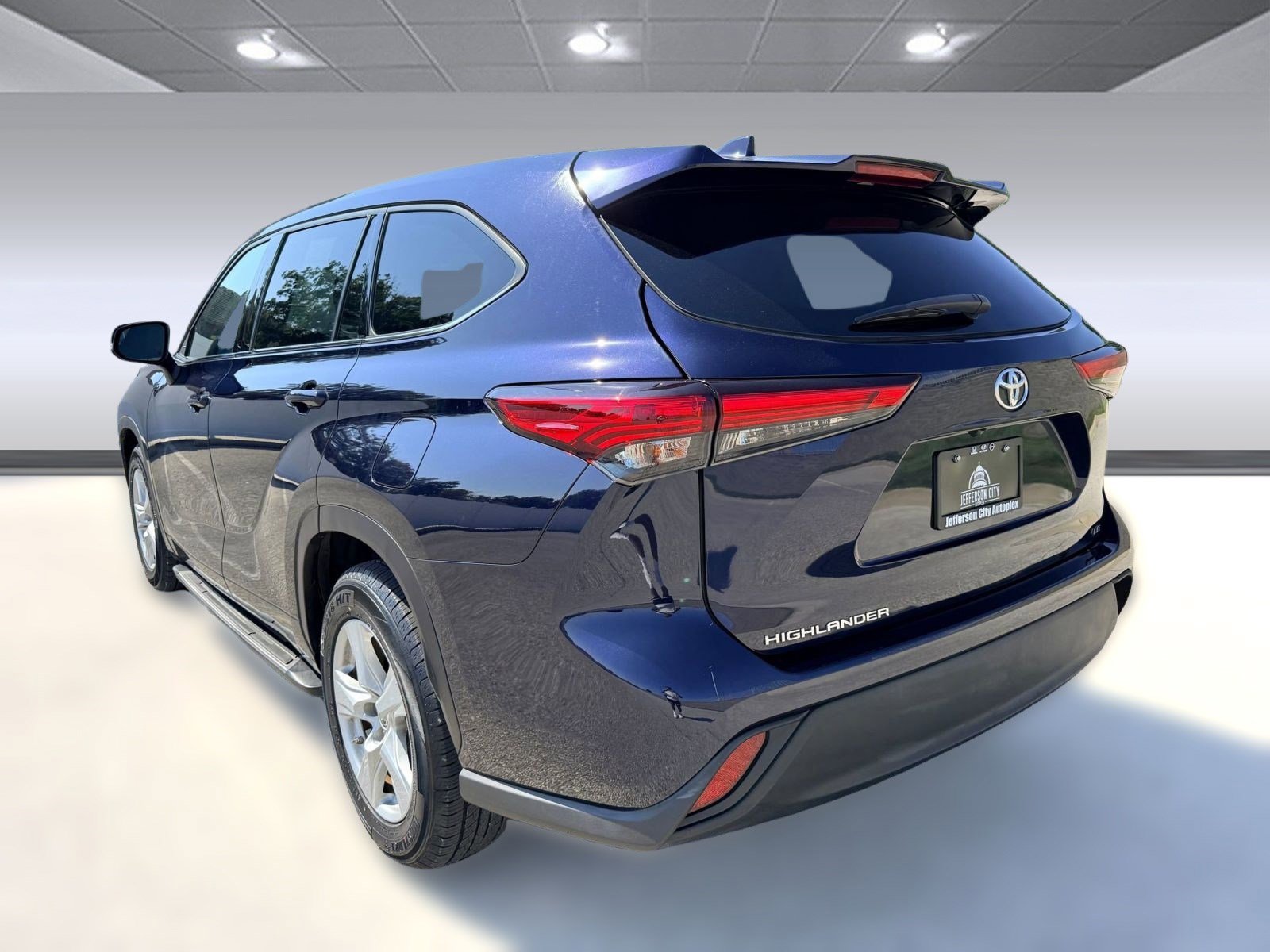 2020 Toyota Highlander LE photo 3
