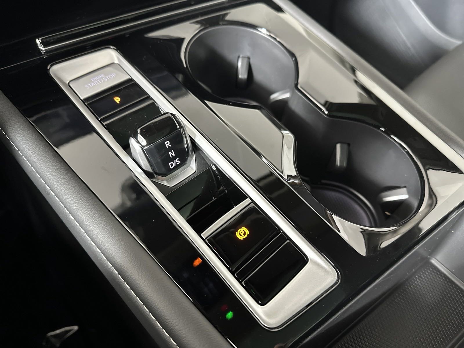 2025 Volkswagen Atlas SE Technology photo 20