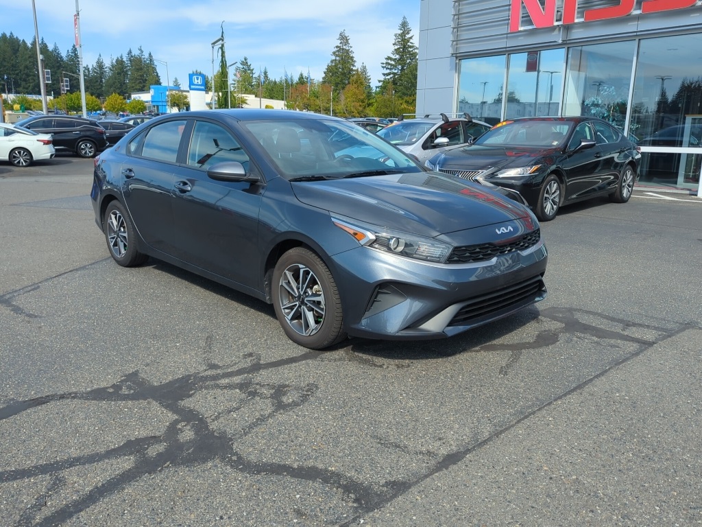 2022 Kia Forte LXS photo 2