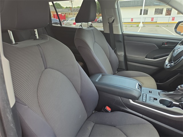 2021 Toyota Highlander L photo 32
