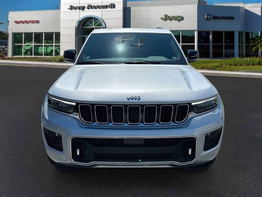 2025 Jeep Grand Cherokee Overland photo 2
