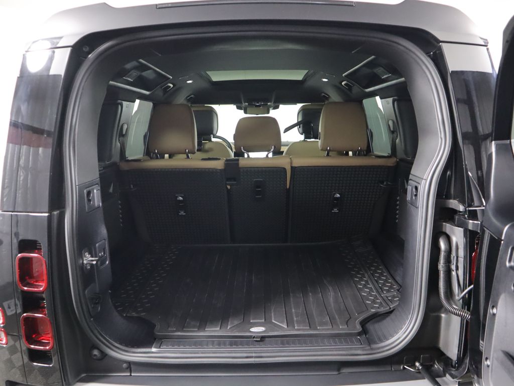 2025 Land Rover Defender 110 S photo 26