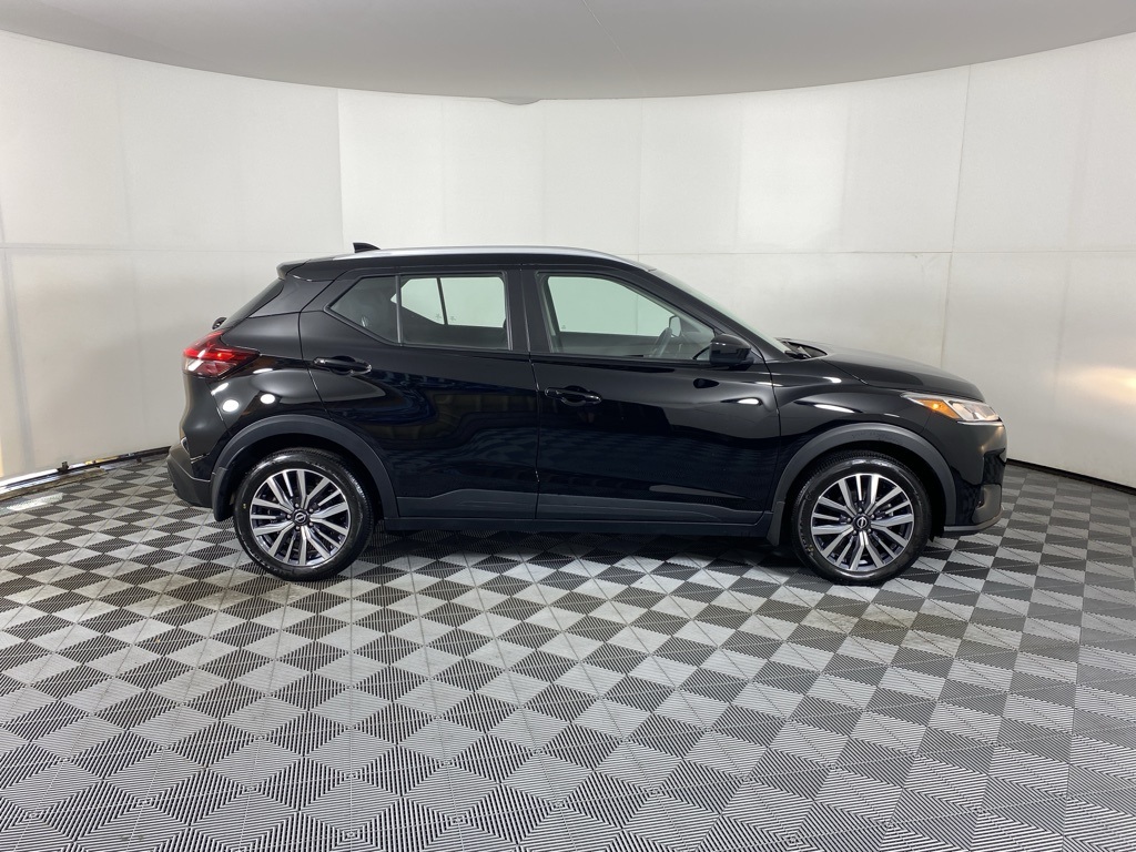 2023 Nissan Kicks SV photo 9