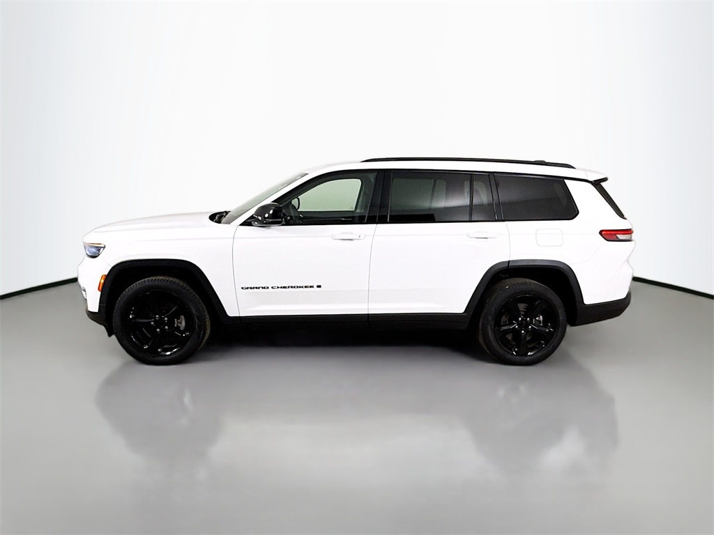 2022 Jeep Grand Cherokee Limited photo 2