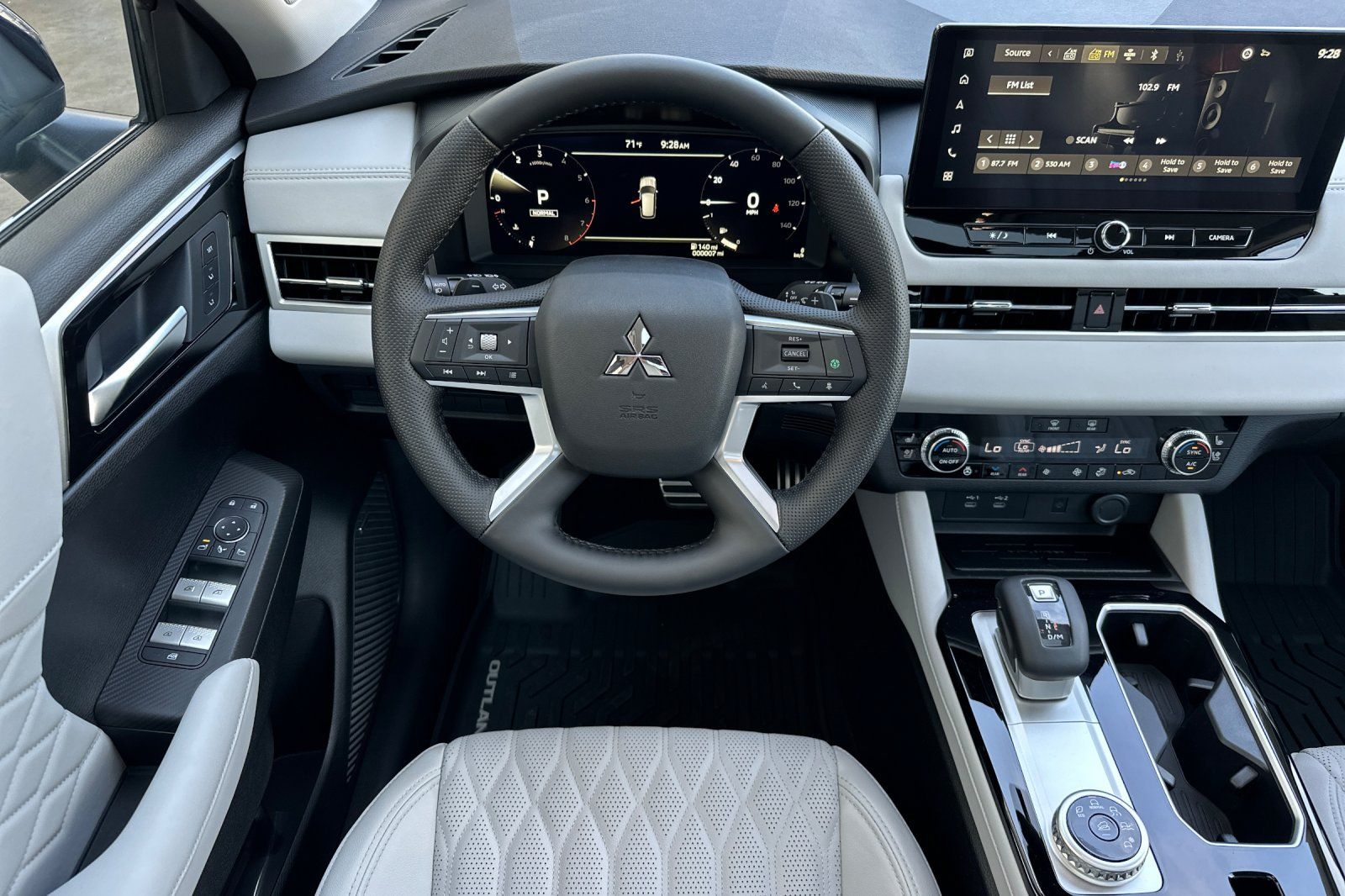2025 Mitsubishi Outlander SEL photo 13
