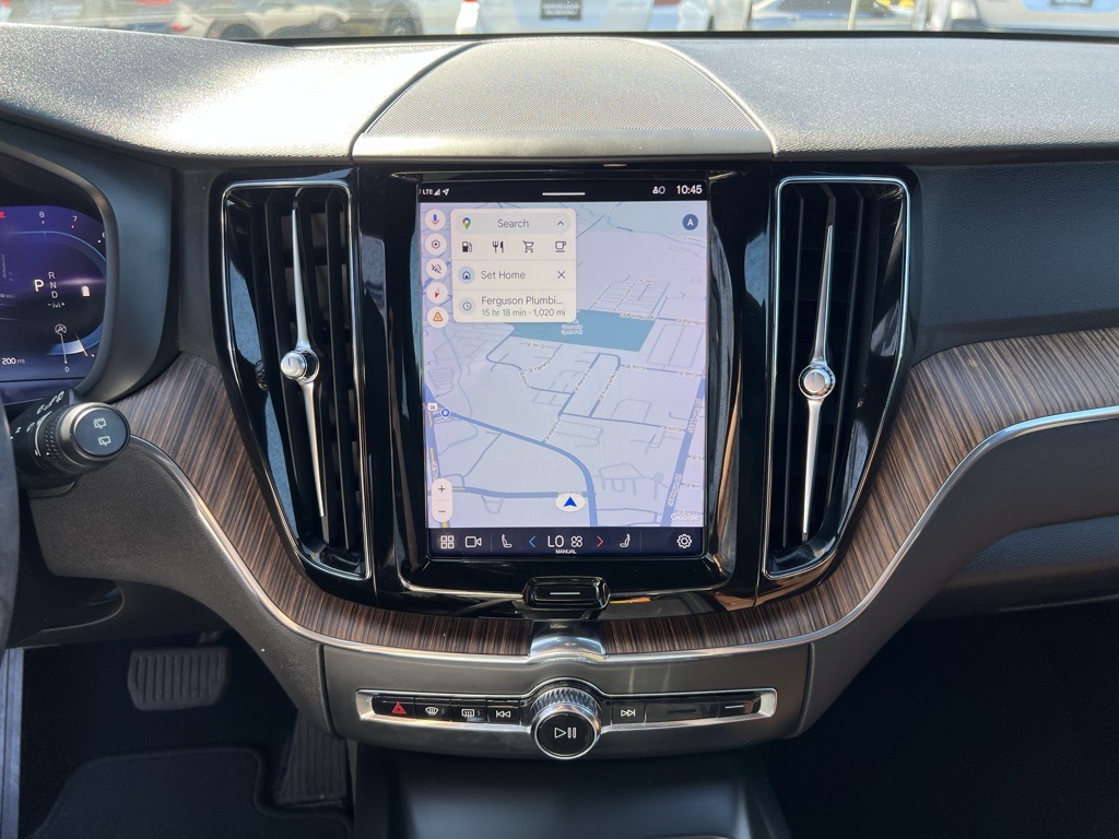 2022 Volvo XC60 B5 Momentum photo 16
