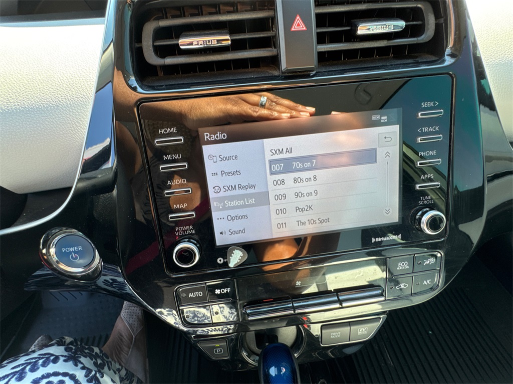 2022 Toyota Prius XLE photo 28