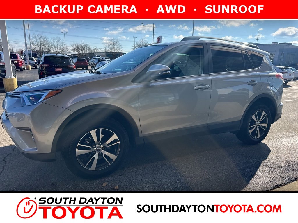 2017 Toyota RAV4 XLE's photo