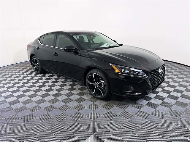 2025 Nissan Altima SR's photo