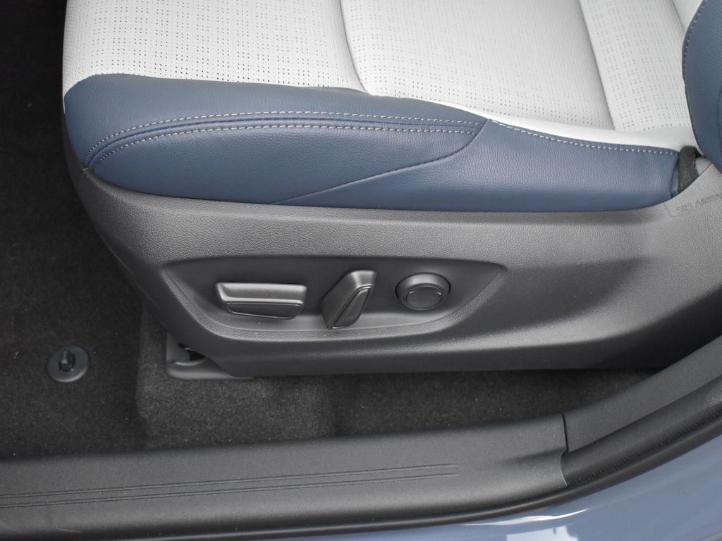 2025 Subaru Solterra Limited photo 8