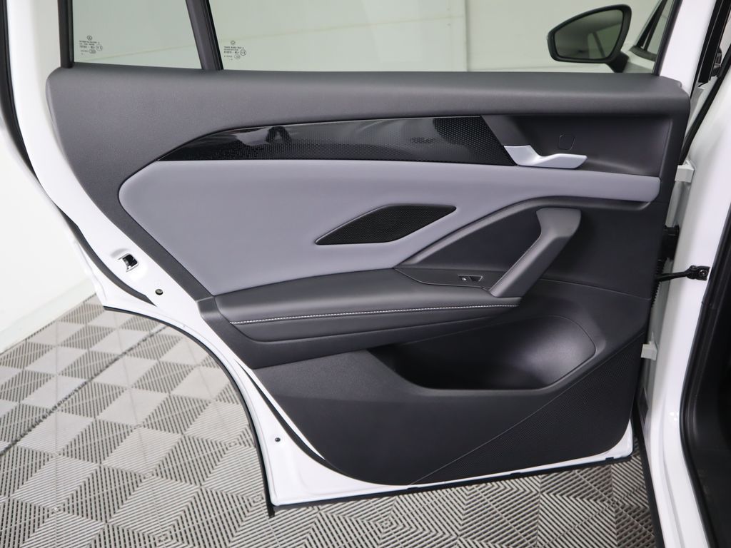 2025 Volkswagen Tiguan SE photo 26