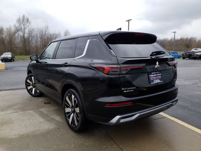 2025 Mitsubishi Outlander SE photo 2