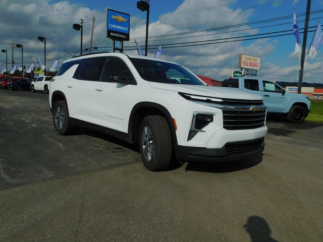 2025 Chevrolet Traverse photo 2