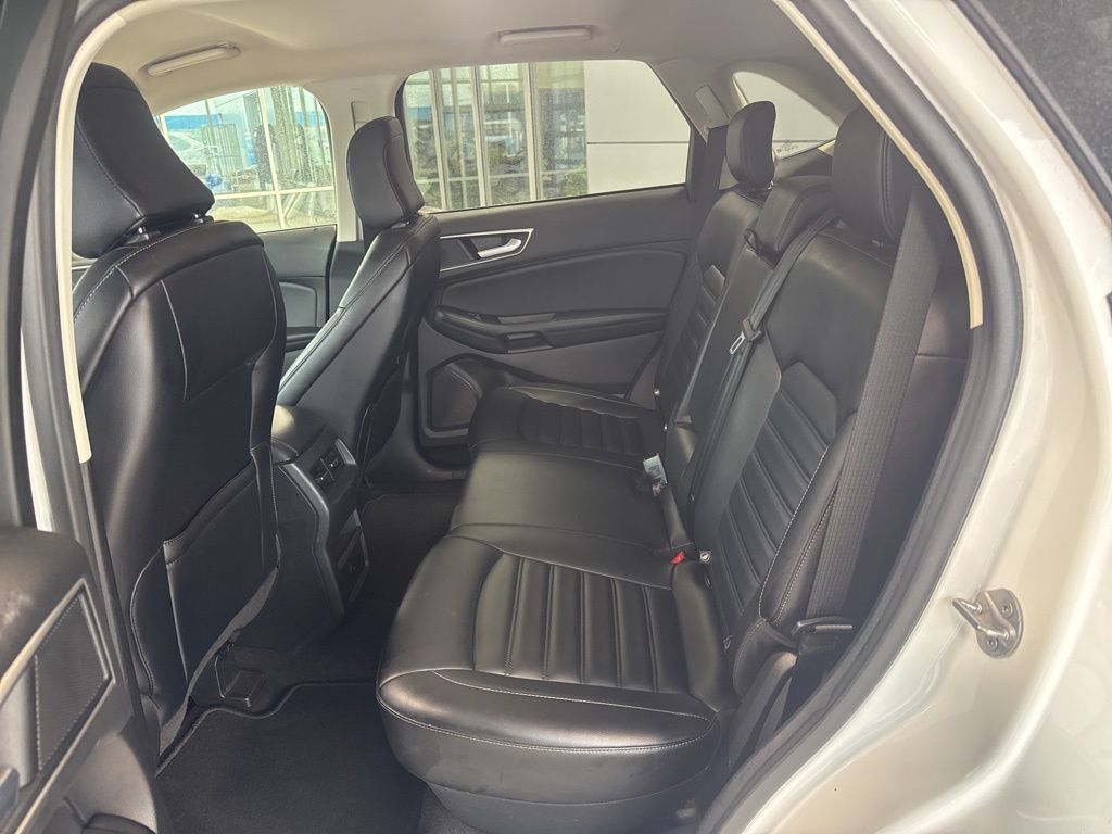 2023 Ford Edge SEL photo 17
