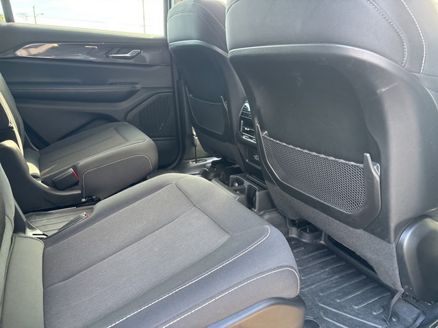 2023 Jeep Grand Cherokee Laredo photo 16