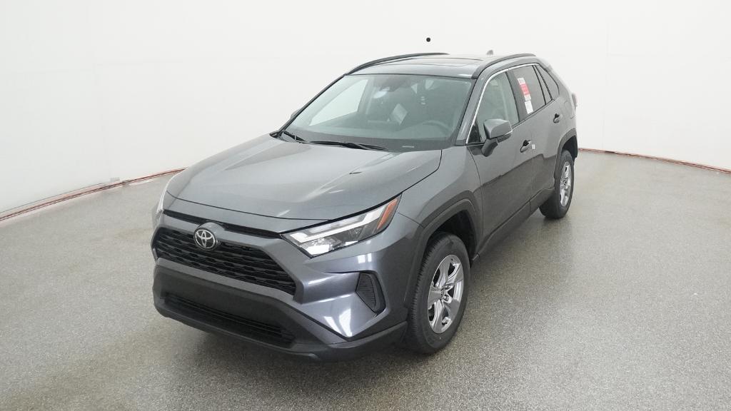 2025 Toyota RAV4 XLE photo 5