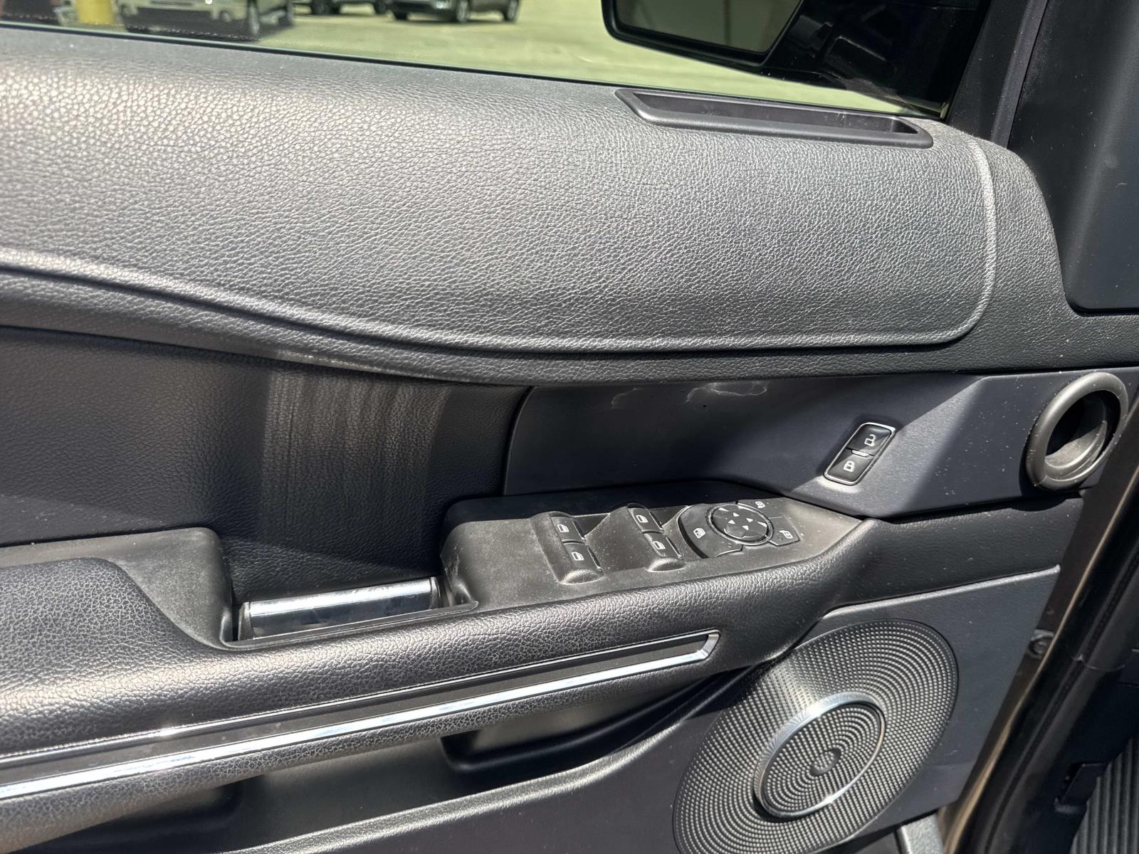 2019 Ford Expedition XLT photo 18