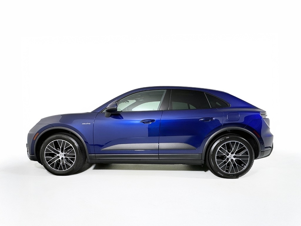 Used 2025 Porsche Macan Base with VIN WP1AA2XA9SL000202 for sale in Westbury, NY