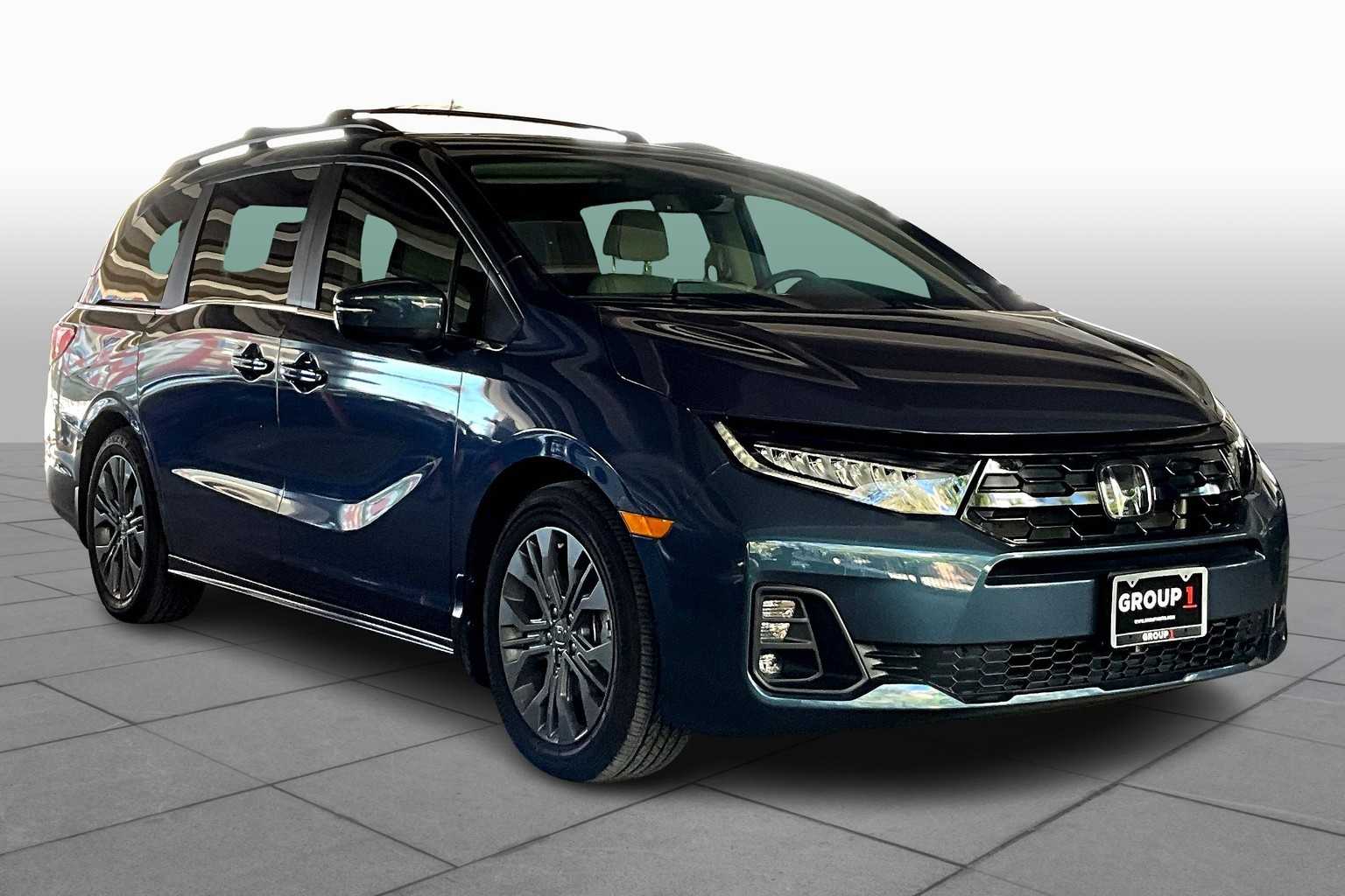 2025 Honda Odyssey Touring photo 2