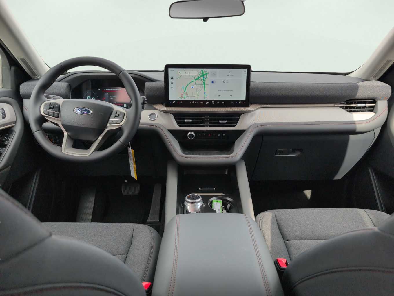 2025 Ford Explorer photo 16