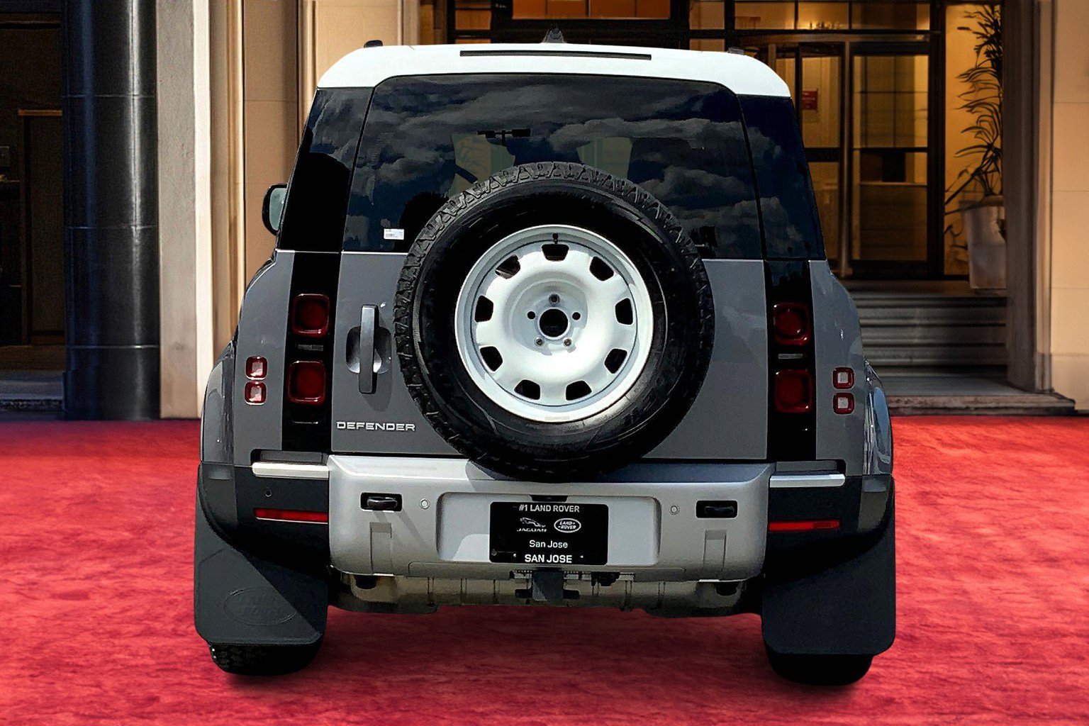 2024 Land Rover Defender S photo 4