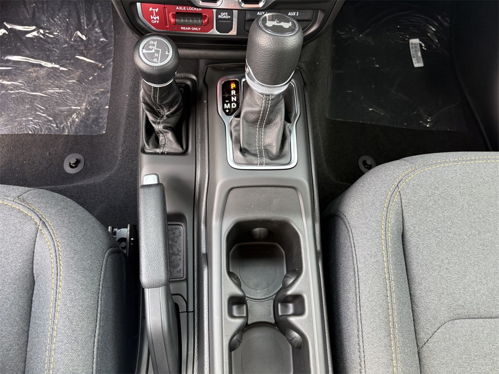 2025 Jeep Wrangler Willys photo 22