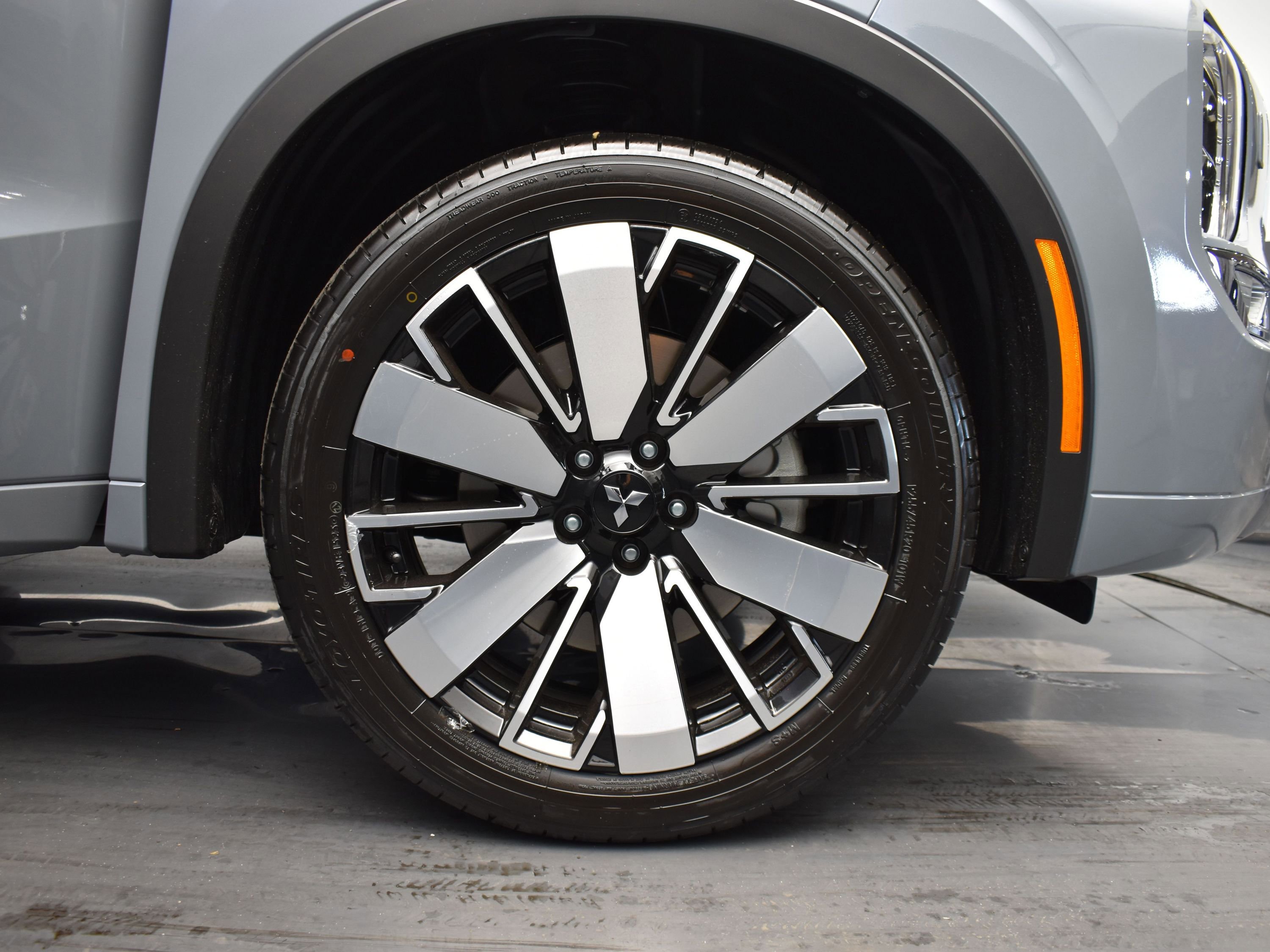 2025 Mitsubishi Outlander SEL photo 2