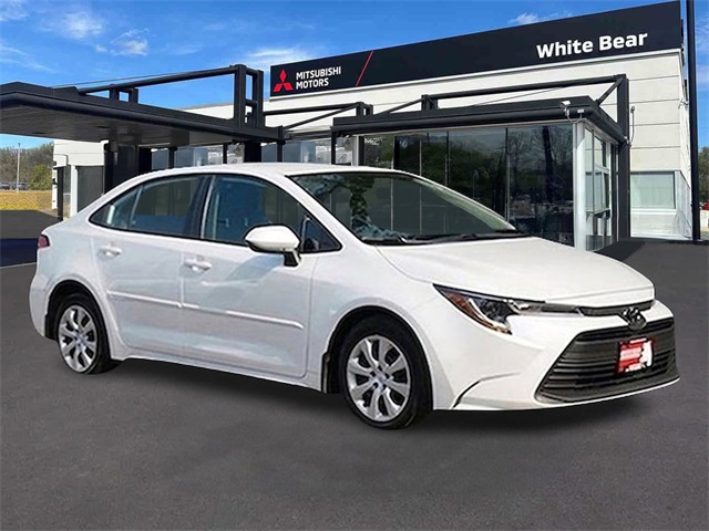 2024 Toyota Corolla LE's photo