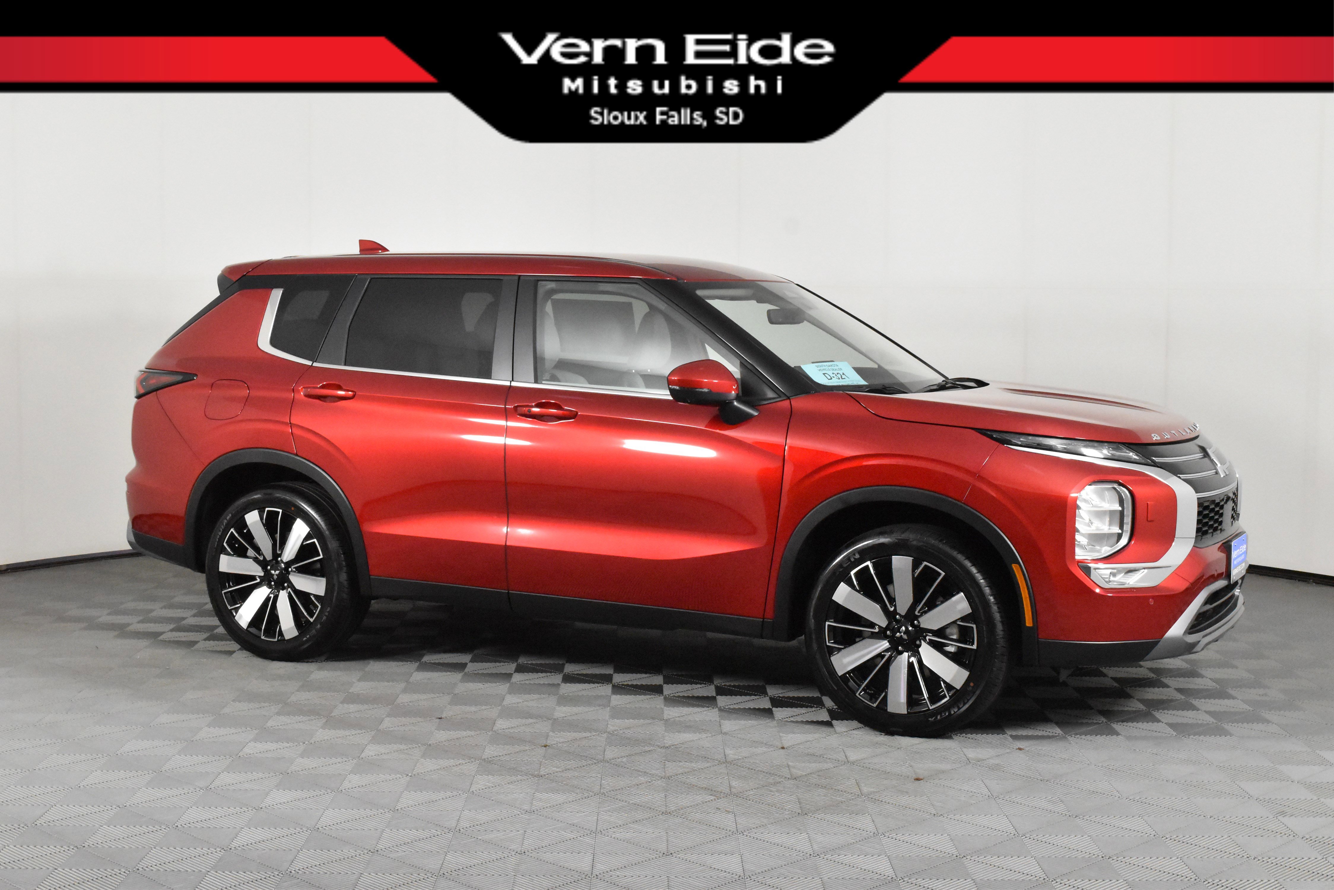 2025 Mitsubishi Outlander SE's photo