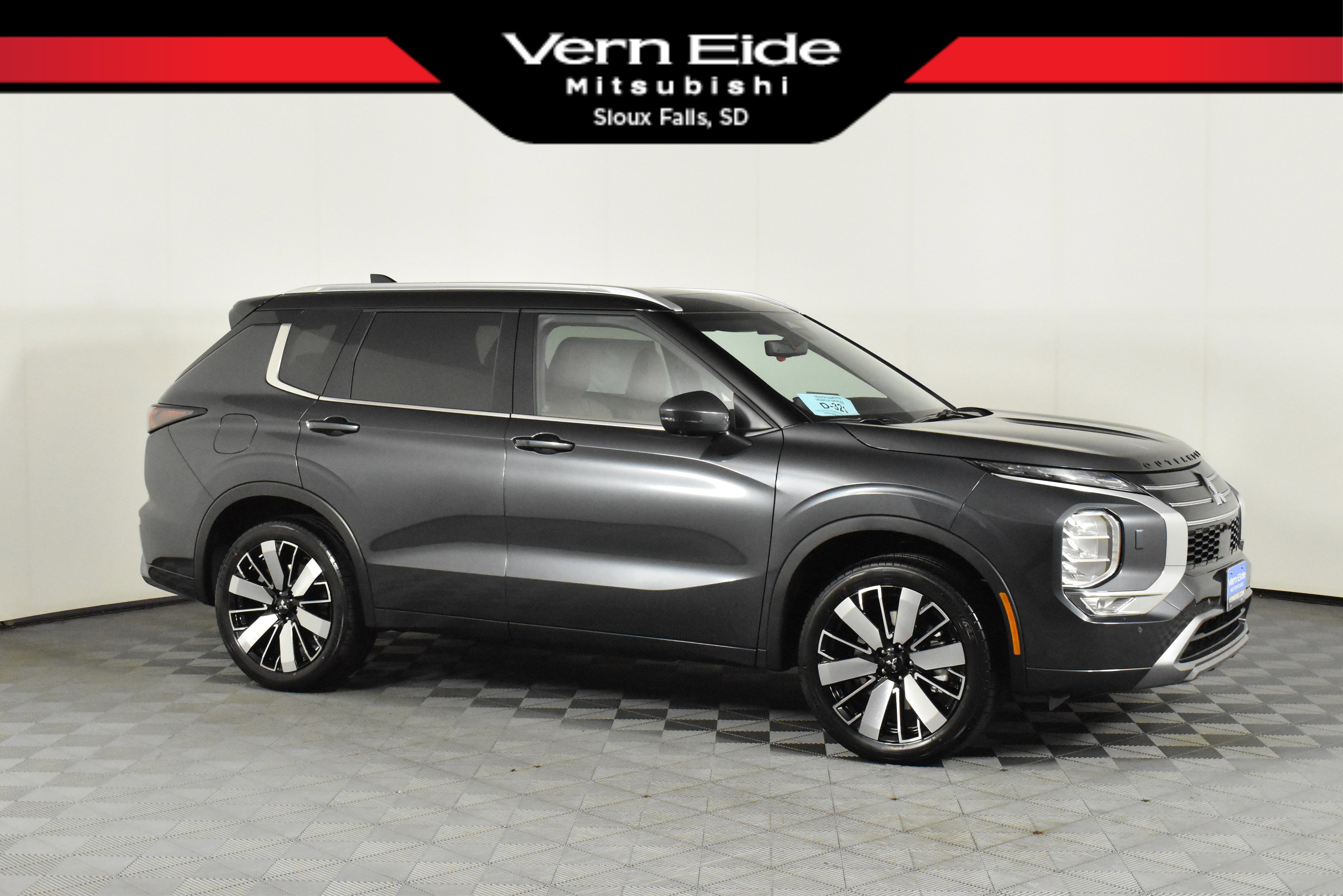 2025 Mitsubishi Outlander SEL's photo