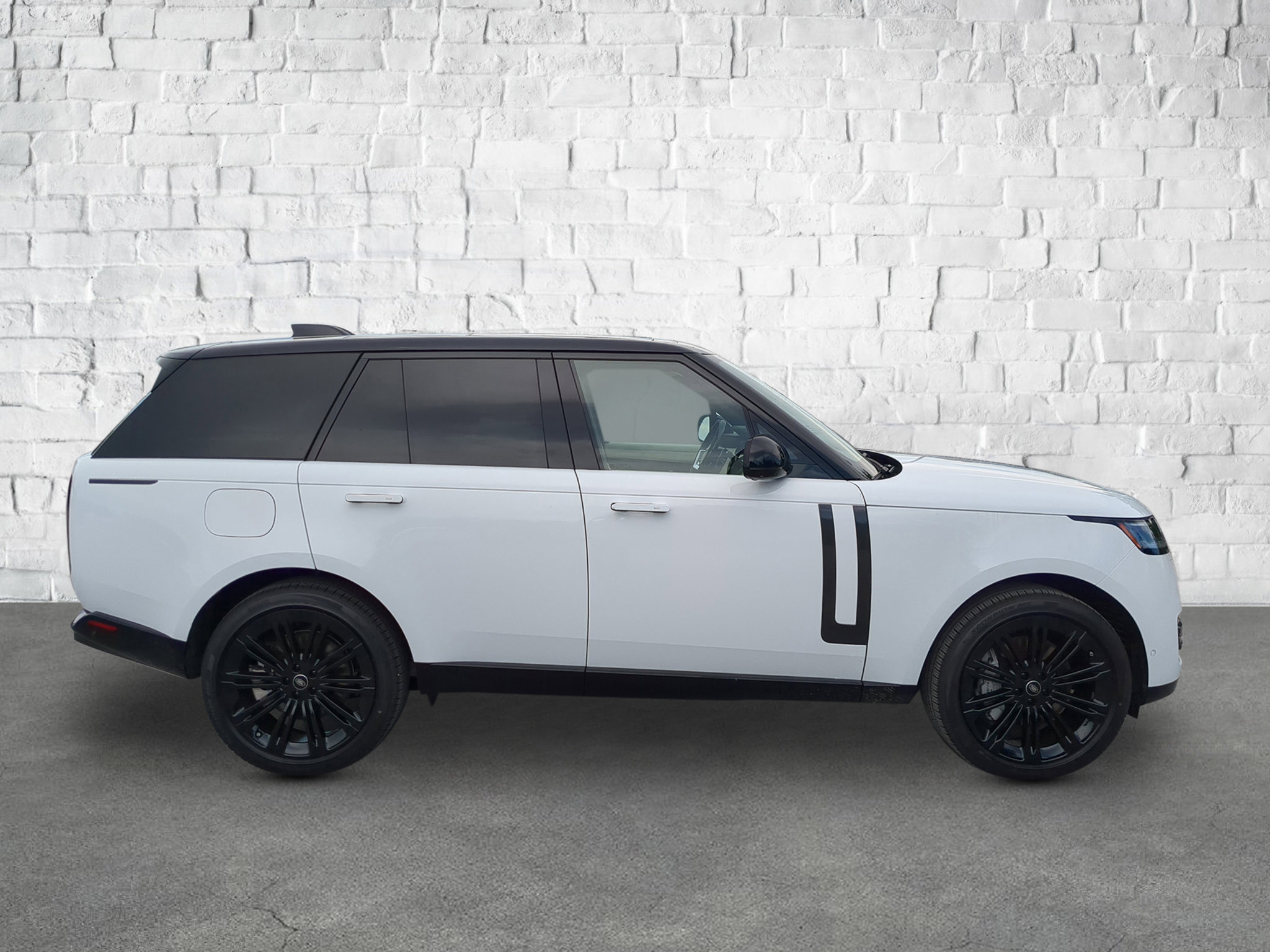 2025 Land Rover Range Rover SE photo 4