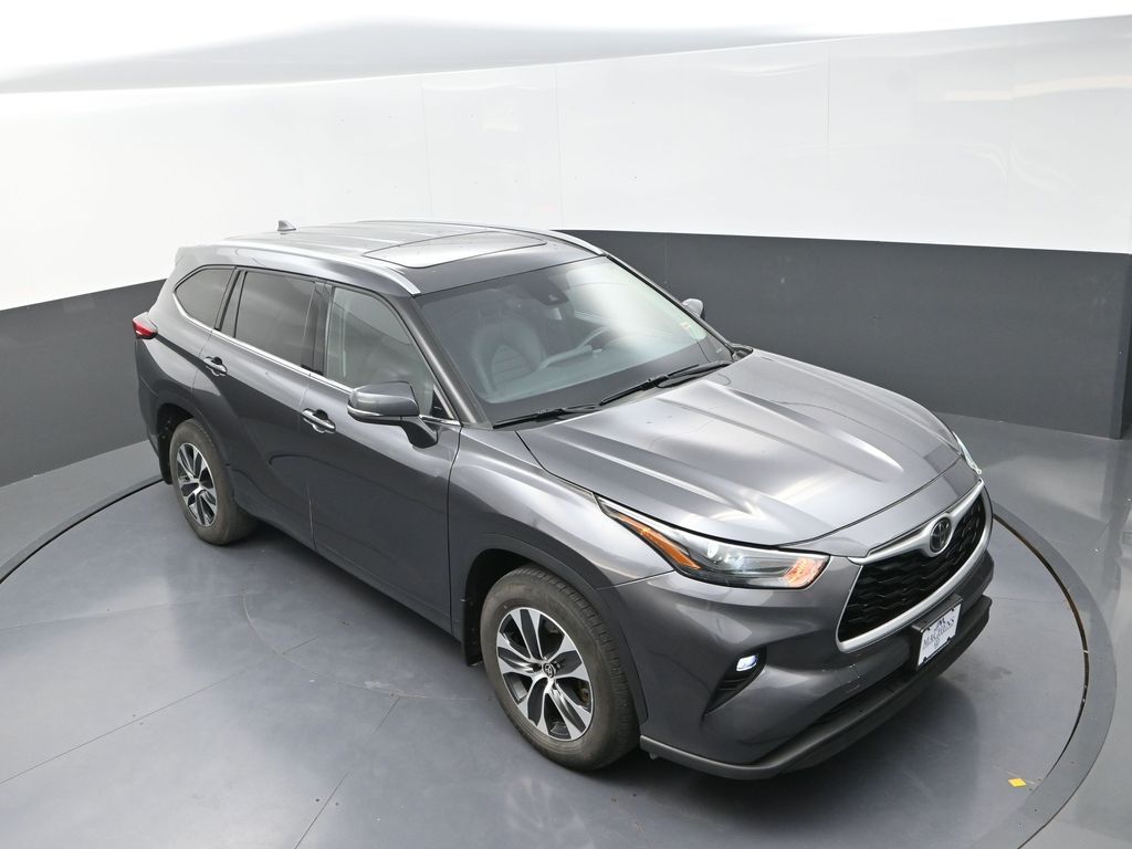 2022 Toyota Highlander XLE photo 9