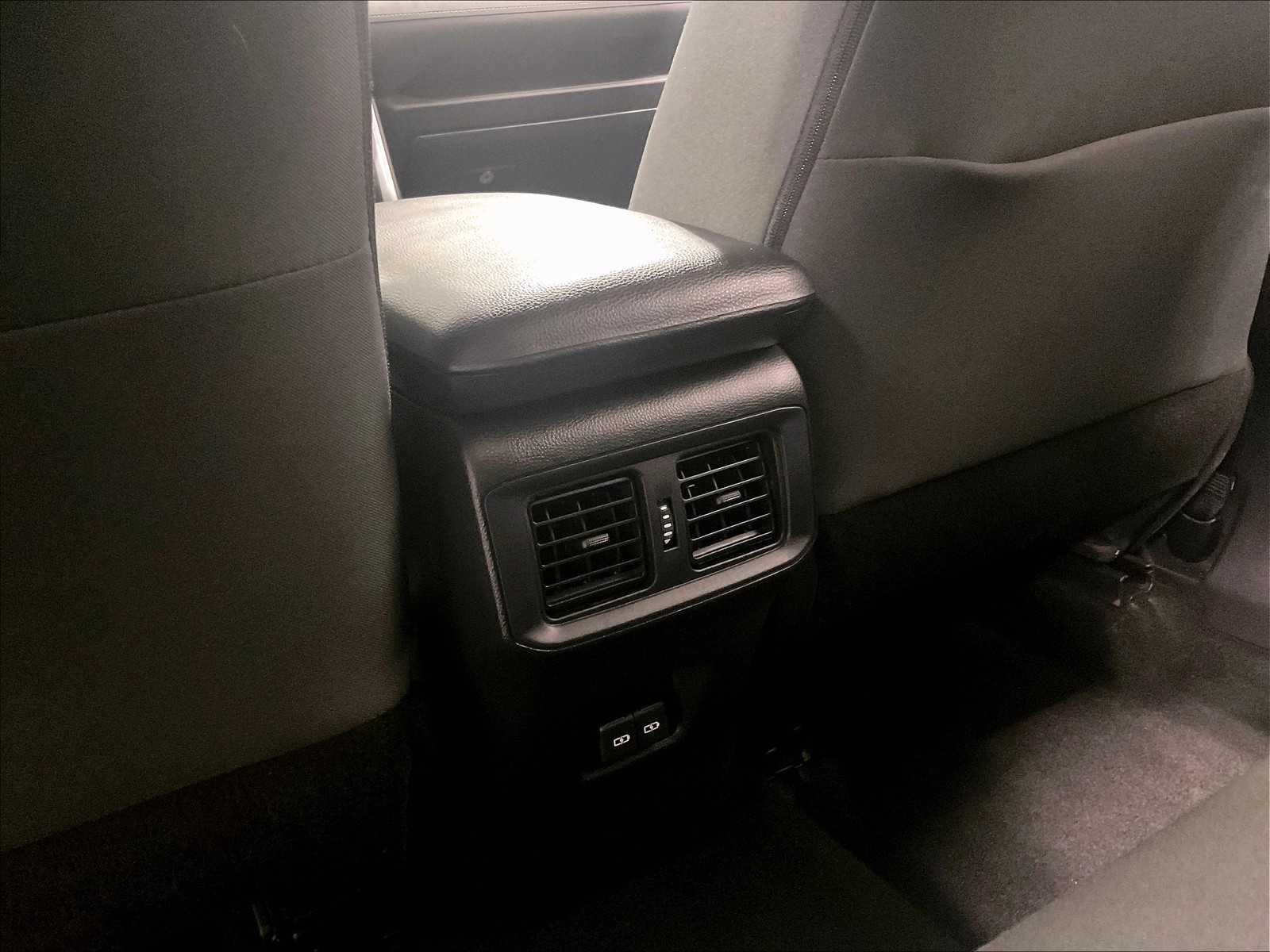 2023 Toyota RAV4 XLE photo 27