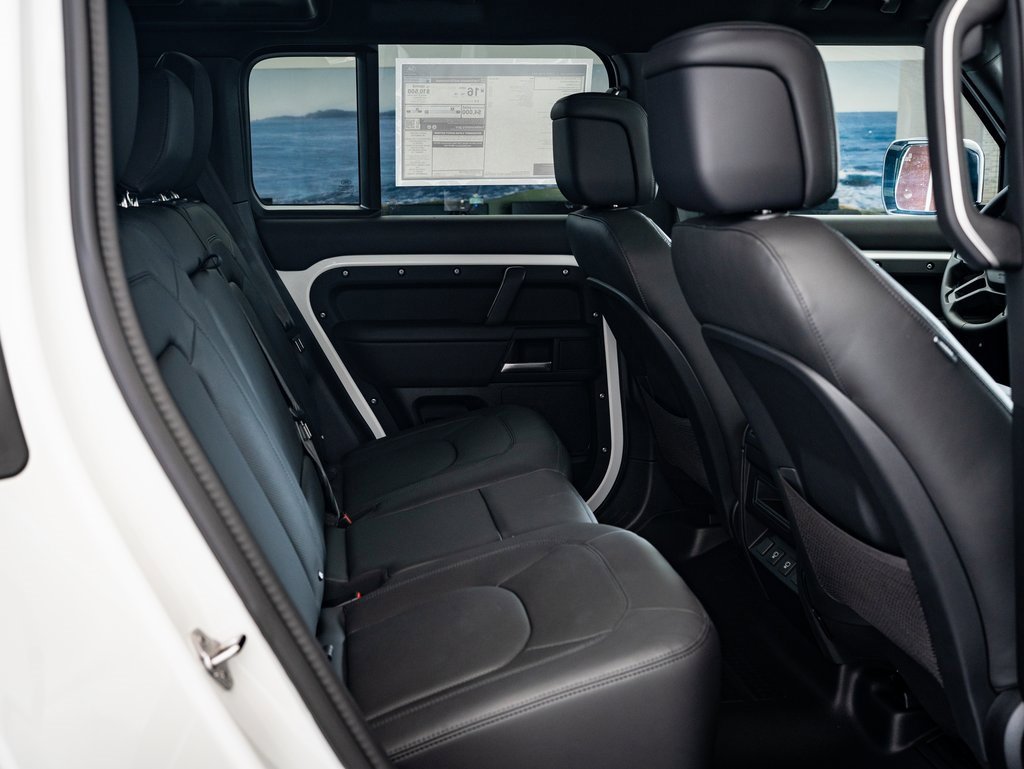 2025 Land Rover Defender 110 X-Dynamic SE photo 33