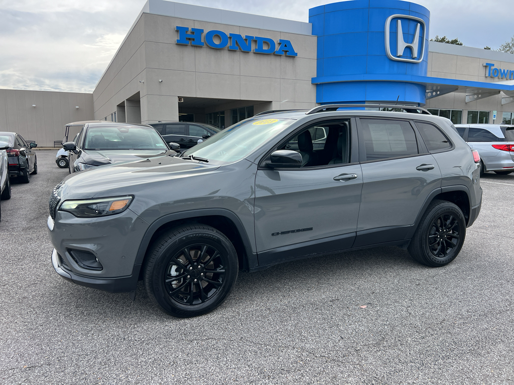 2023 Jeep Cherokee Altitude Lux's photo