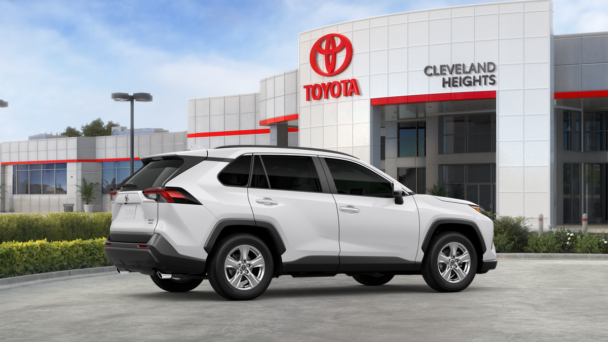 2025 Toyota RAV4 XLE photo 3