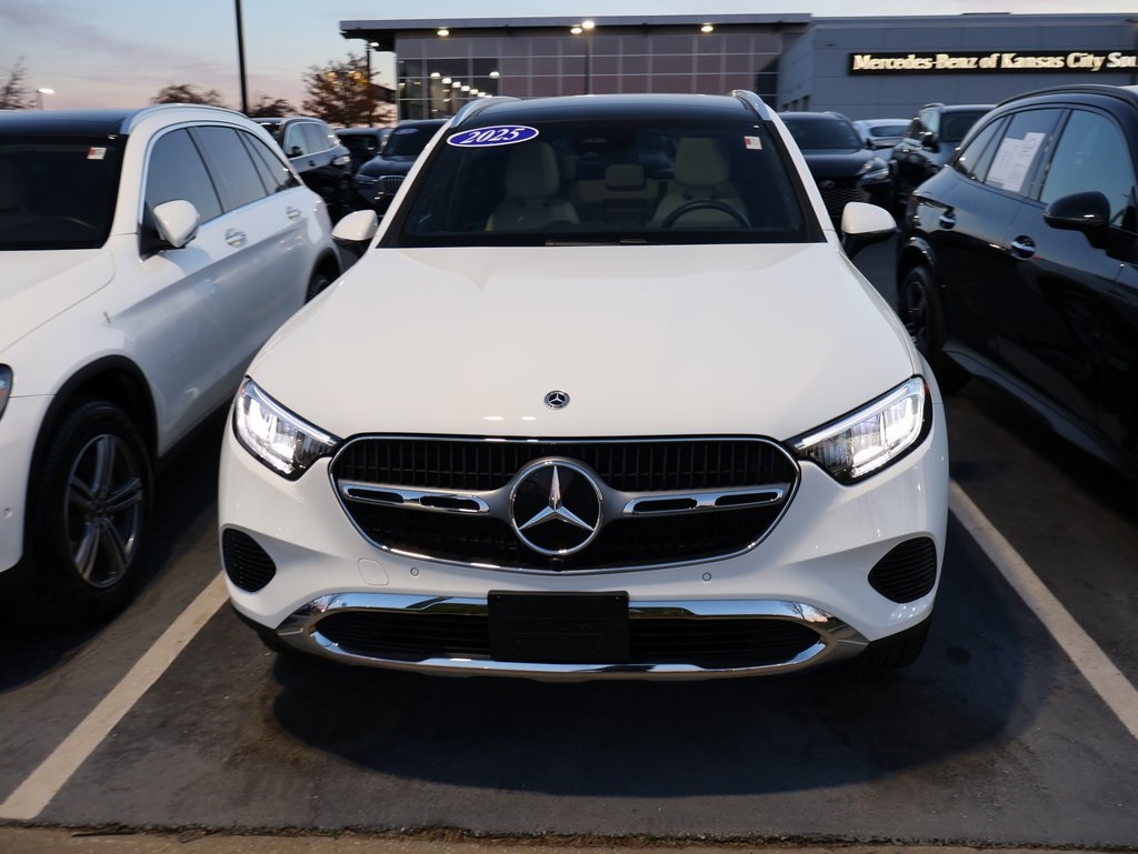 2025 Mercedes Benz GLC 300 4MATIC photo 3