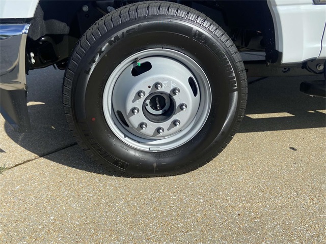 2025 Ford F-350 photo 7