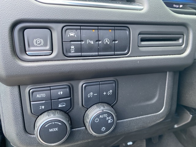2023 Chevrolet Suburban LT photo 18