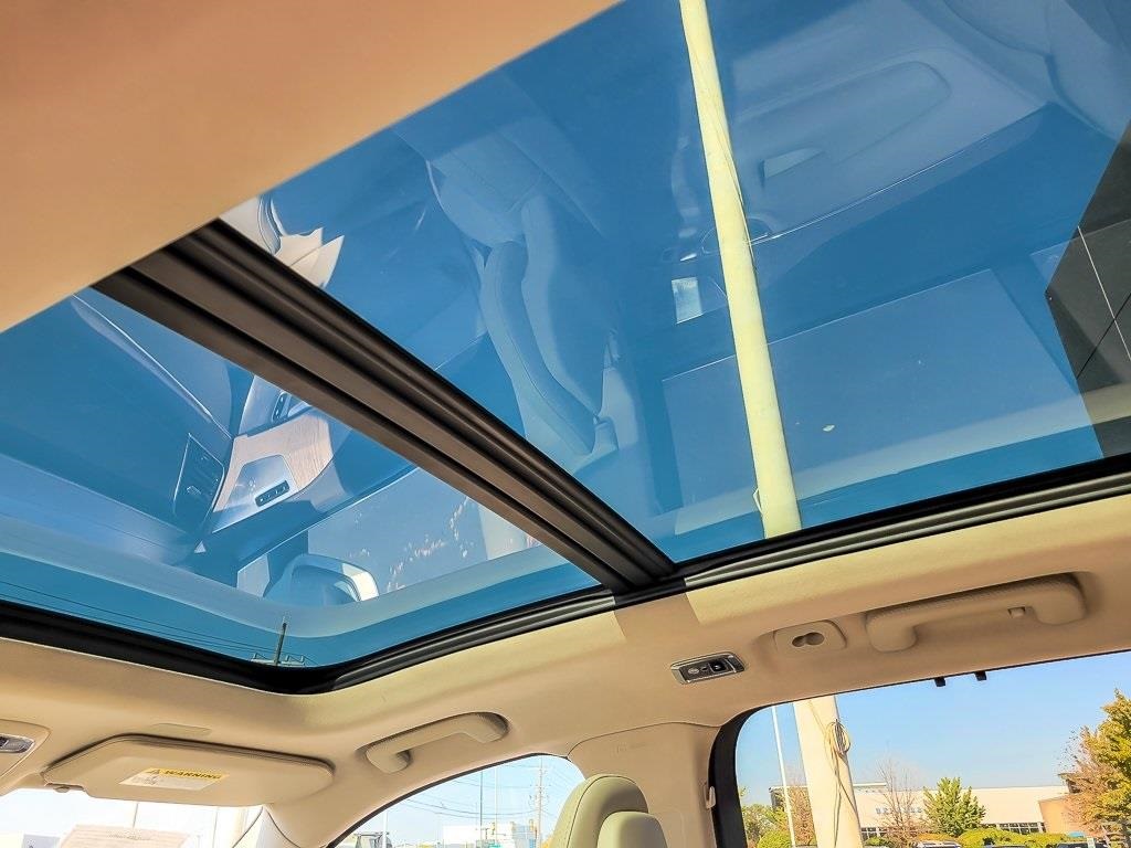 2022 VOLVO XC90 - Image 13