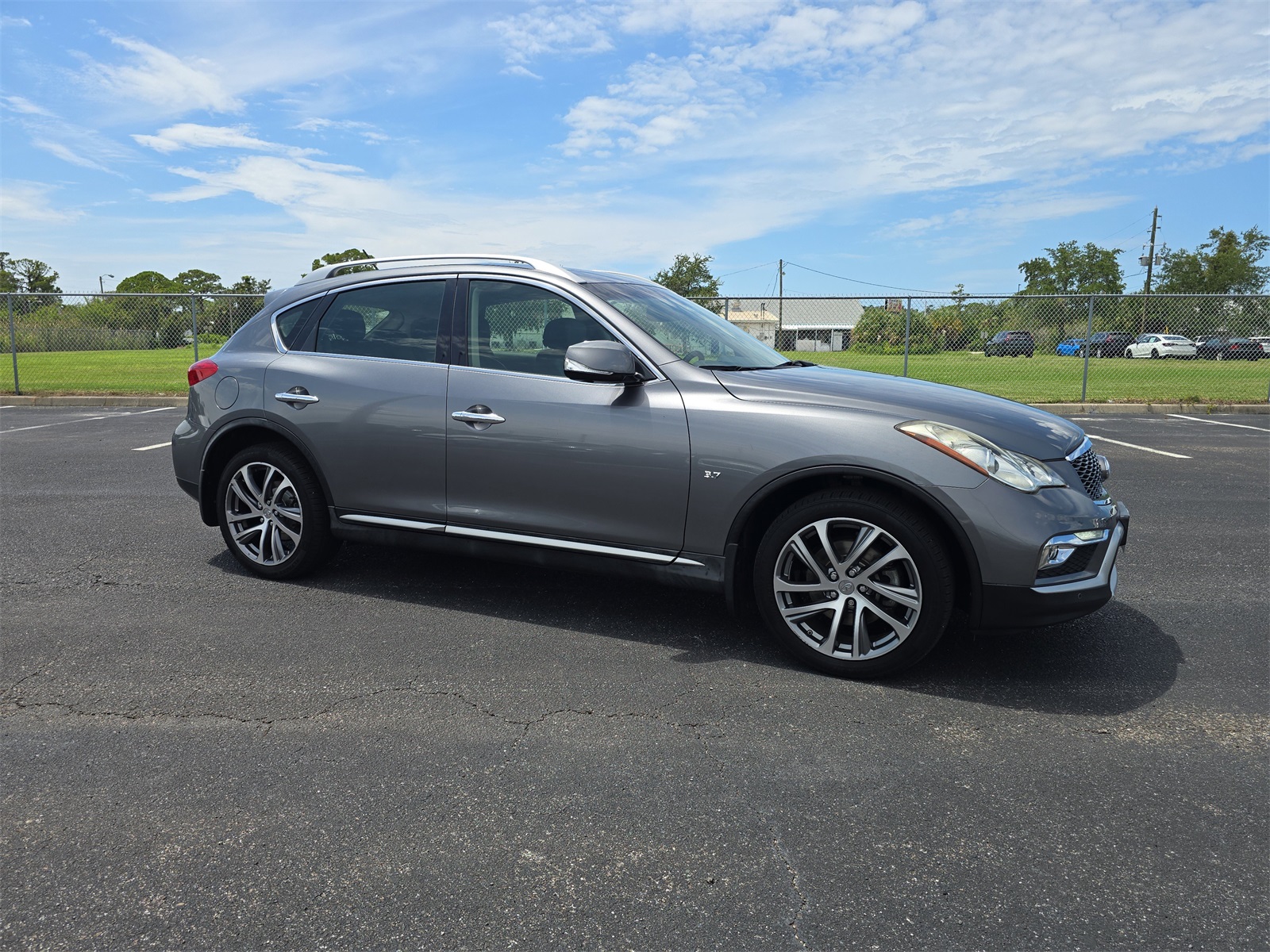 2017 Infiniti QX50 Base photo 2