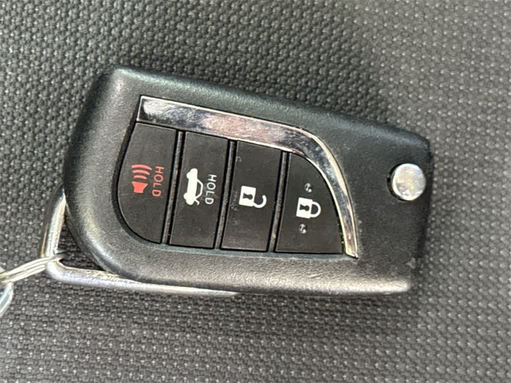 2022 Toyota Corolla LE photo 26
