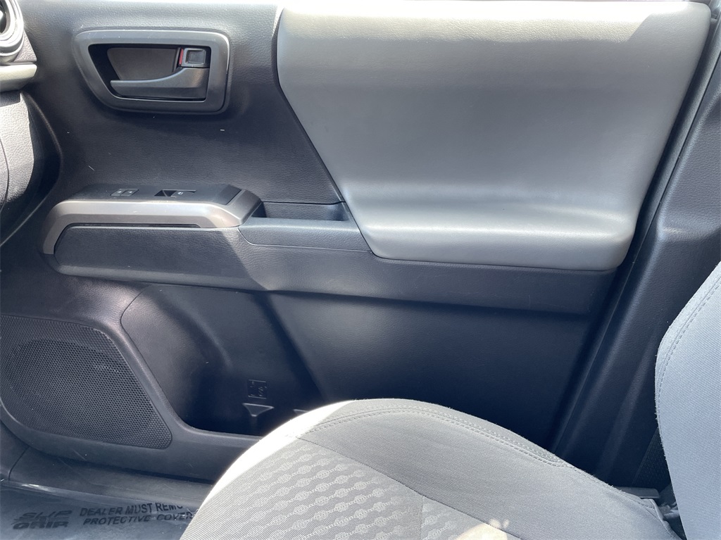 2021 Toyota Tacoma SR5 photo 16