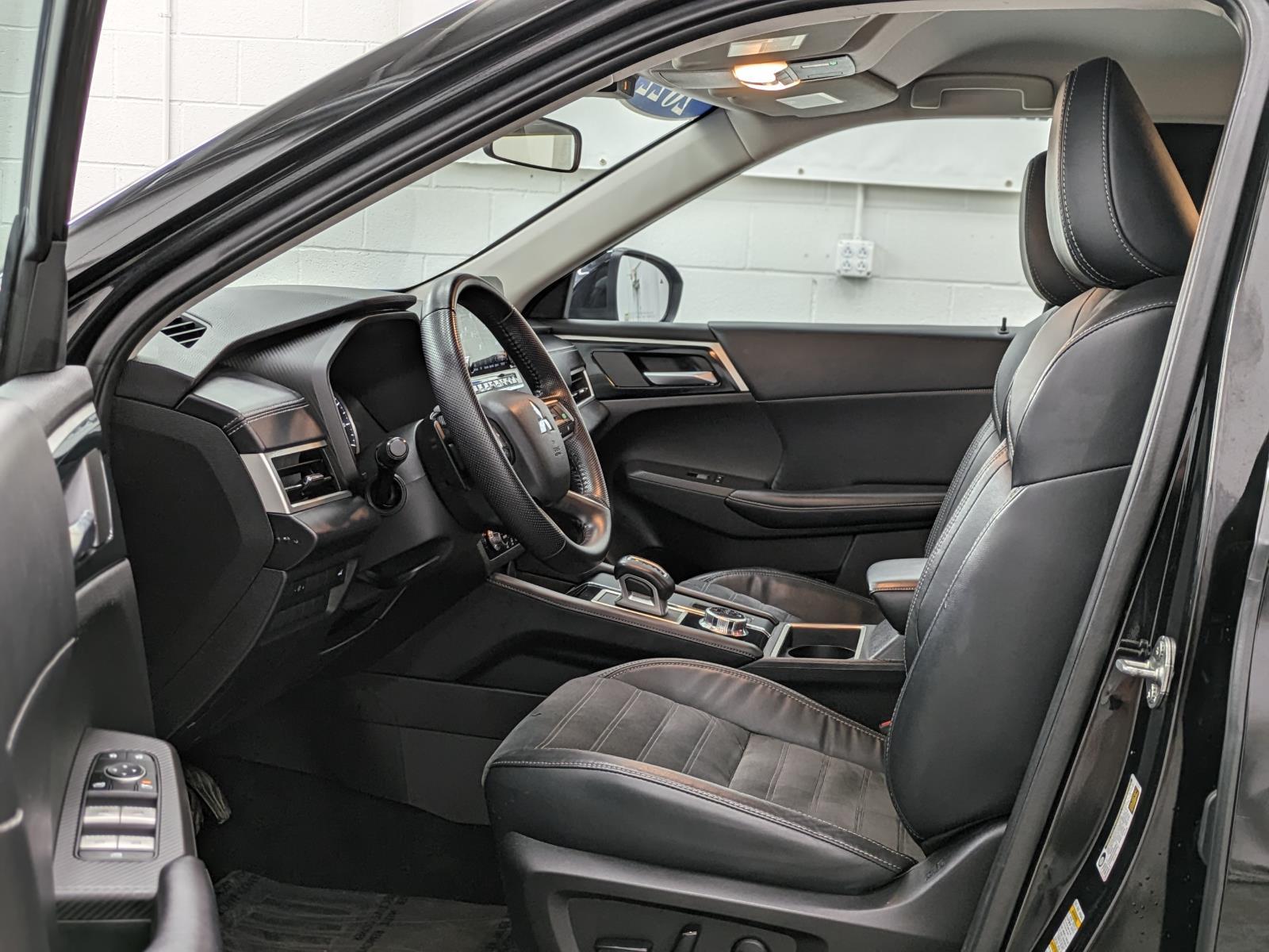 2022 Mitsubishi Outlander SE photo 3