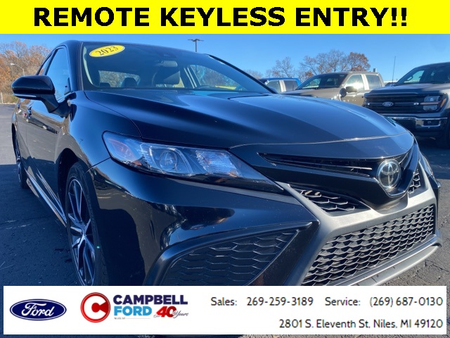 2023 Toyota Camry SE's photo