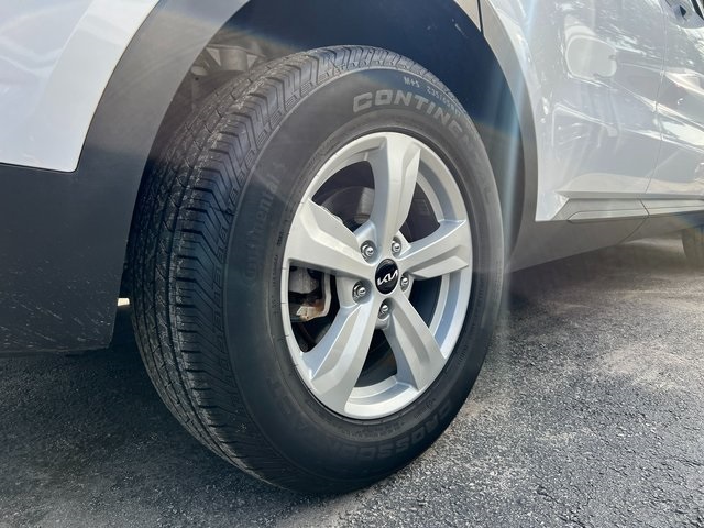 2023 Kia Sorento LX photo 4